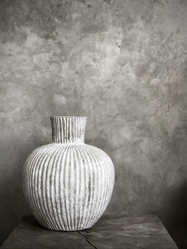 Dawa vase, dirty white