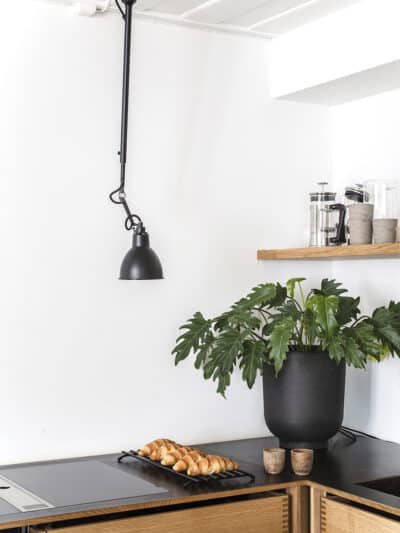 LG 302 Taklampe svart